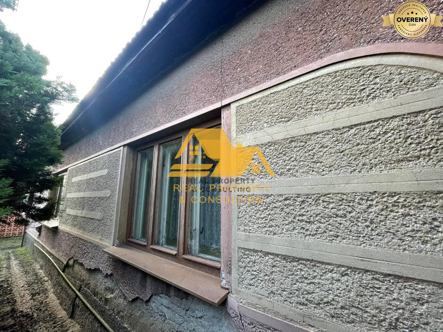 Predám rodinný dom s veľkým pozemkom v obci Imeľ – fotografia 3