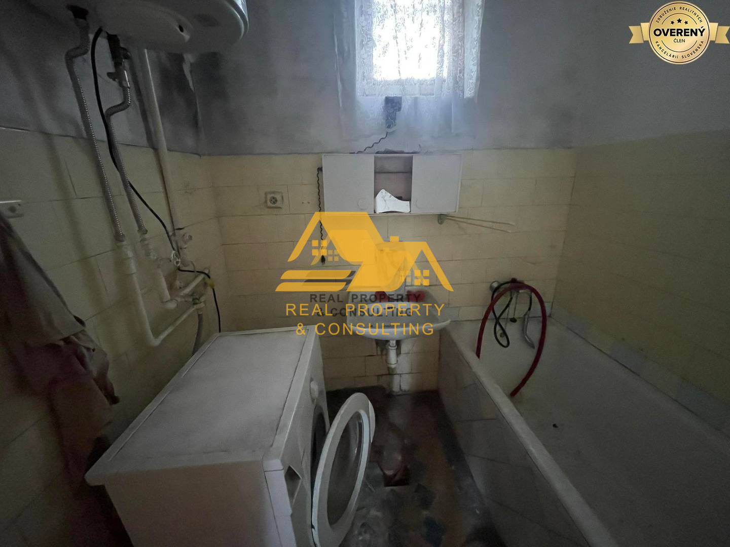 Predám rodinný dom s veľkým pozemkom v obci Imeľ – fotografia 8