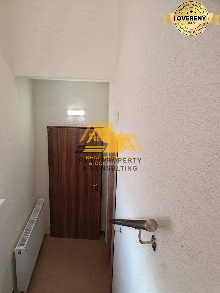Predám podnikateľský objekt v Komjaticiach – fotografia 6