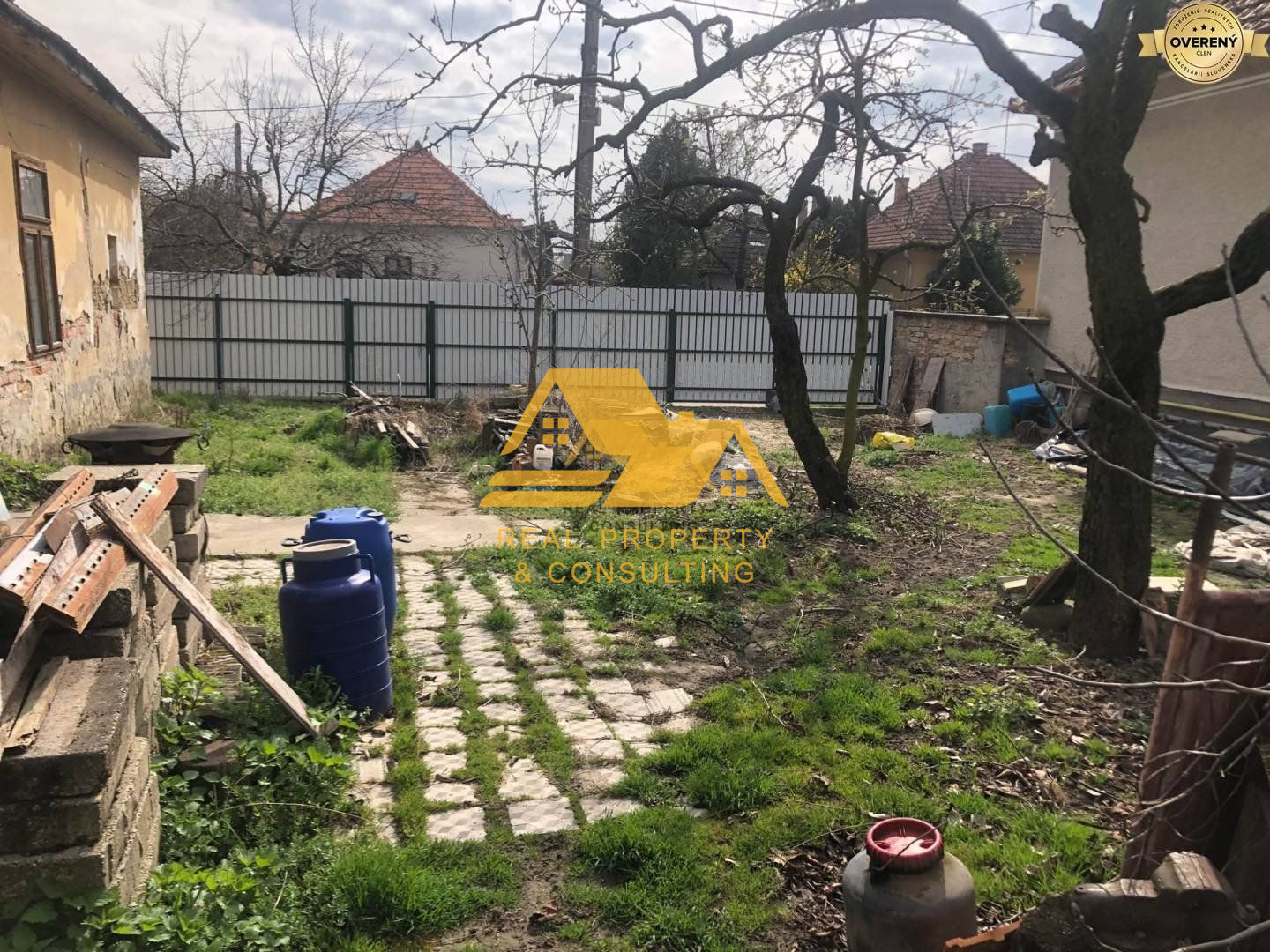 Predám pozemok so starým domom v obci Komoča – fotografia 2