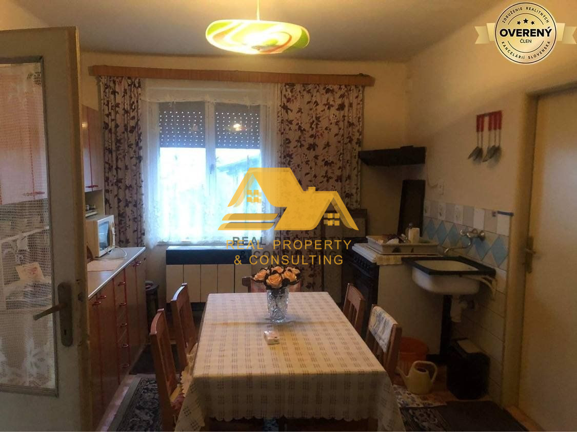 Predám rodinný dom s pozemkom v obci Bešeňov – fotografia 2