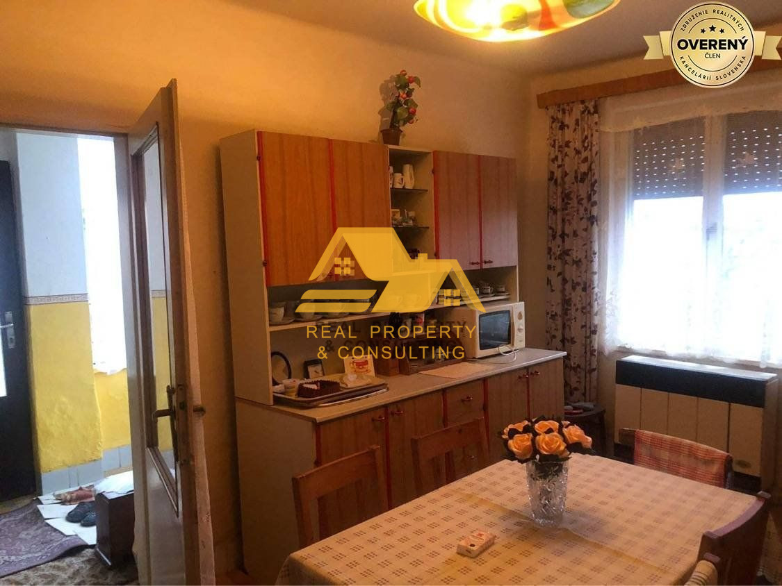 Predám rodinný dom s pozemkom v obci Bešeňov – fotografia 3