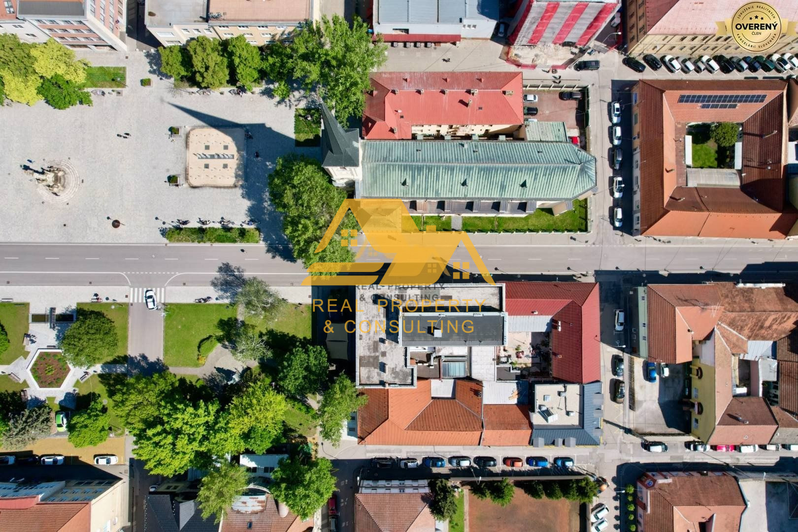 Predám podnikateľský objekt na hlavnom námestí v Nových Zámkoch – fotografia 5
