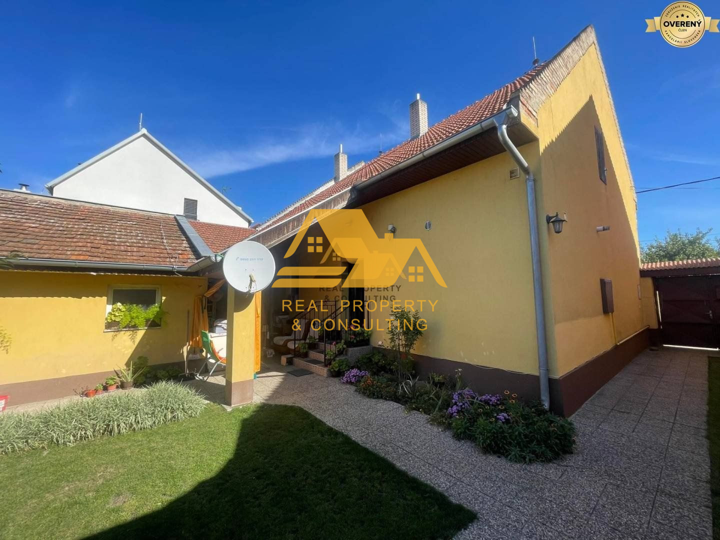 Znížená cena! Predám rodinný dom v Nových Zámkoch – fotografia 1