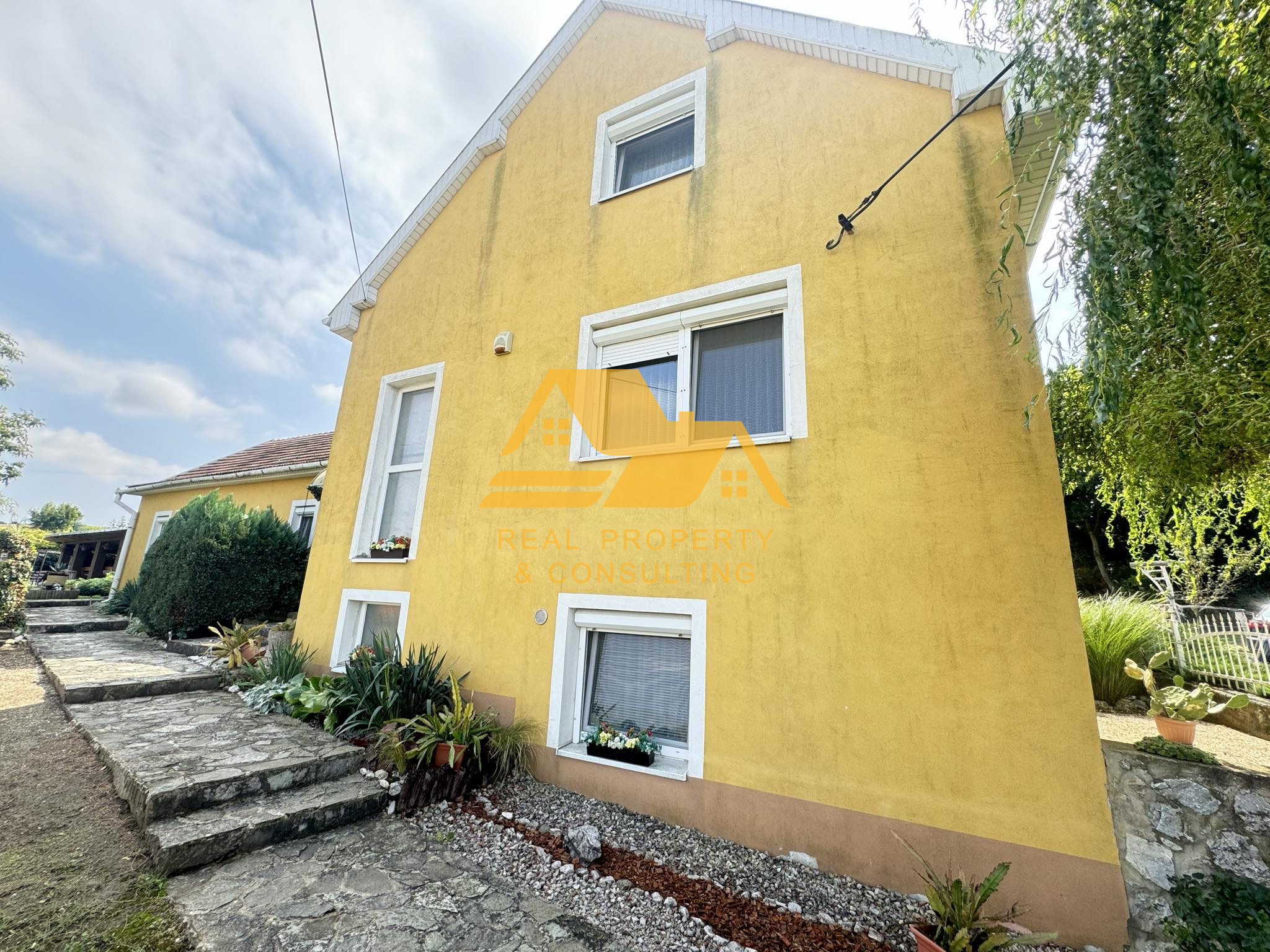 Exkluzívne! Predám apartmánový dom v obci Podhájska – fotografia 5