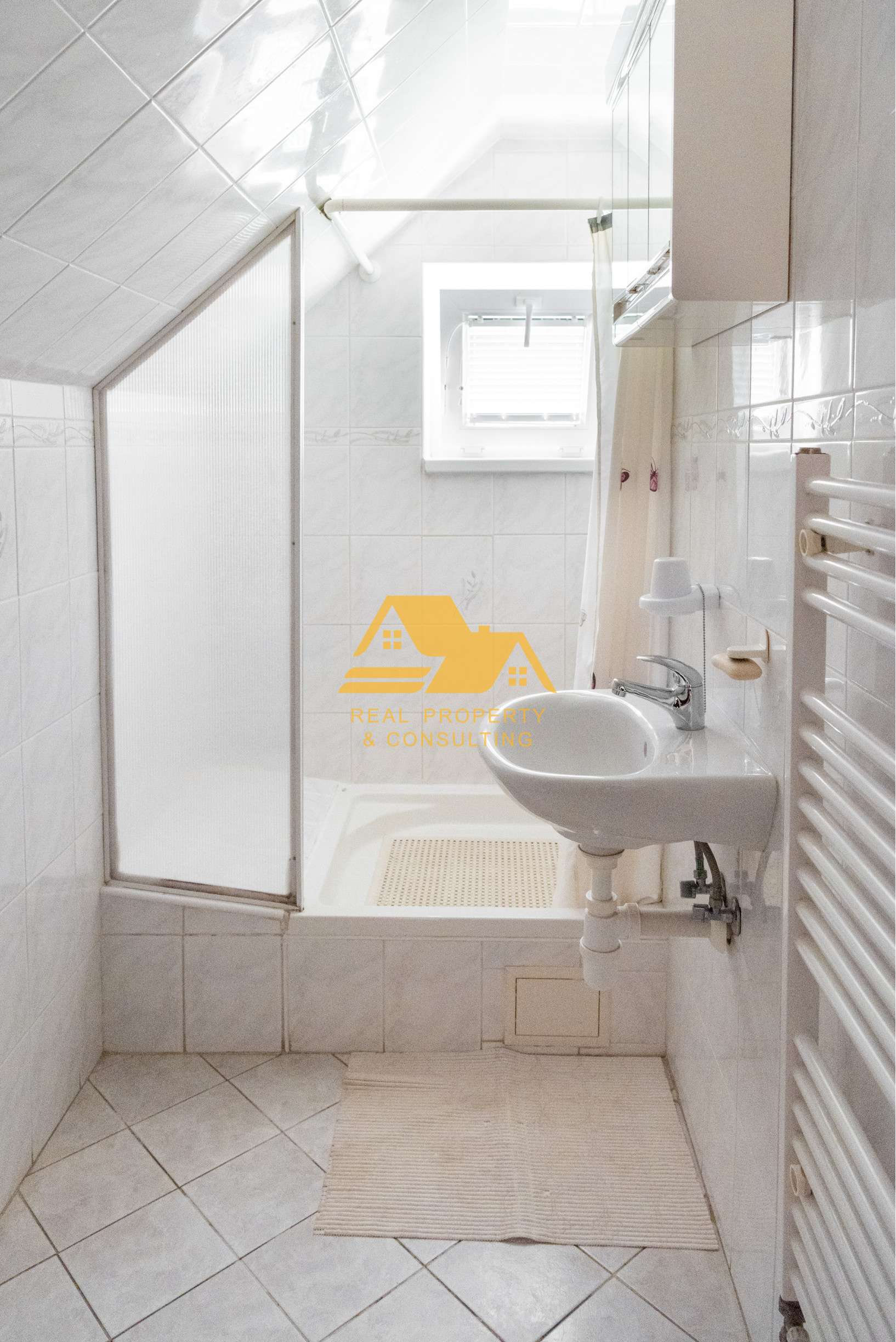 Exkluzívne! Predám apartmánový dom v obci Podhájska – fotografia 8