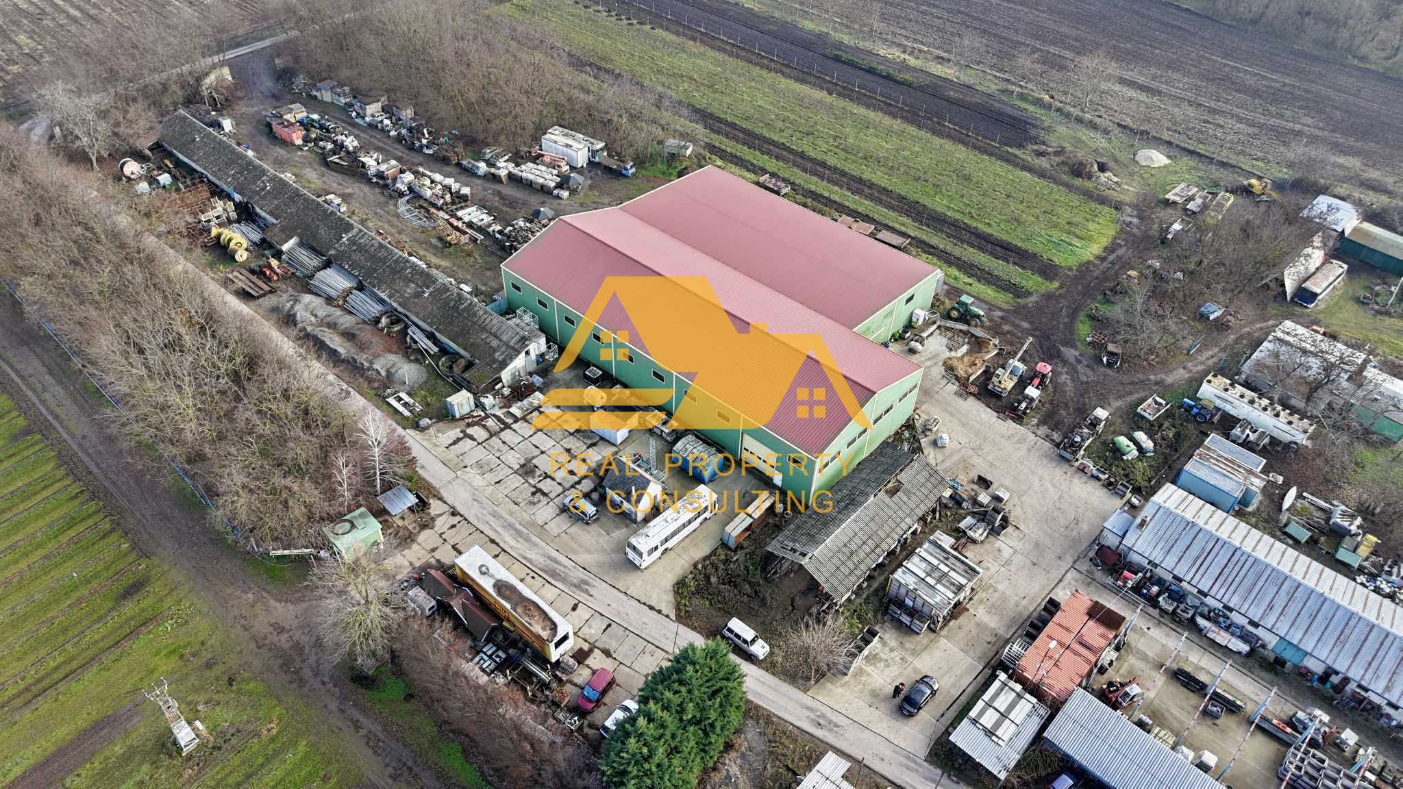 Predám veľký priemyselný areál s halami v Nových Zámkoch – fotografia 4