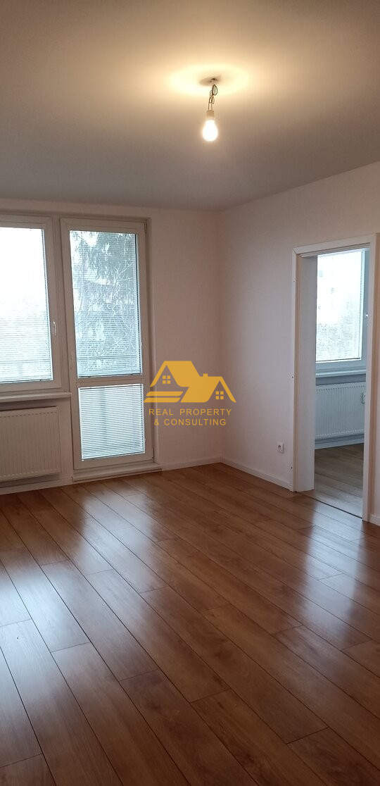 Prerobený 2 izbový byt s balkónom v Nových Zámkoch – fotografia 1