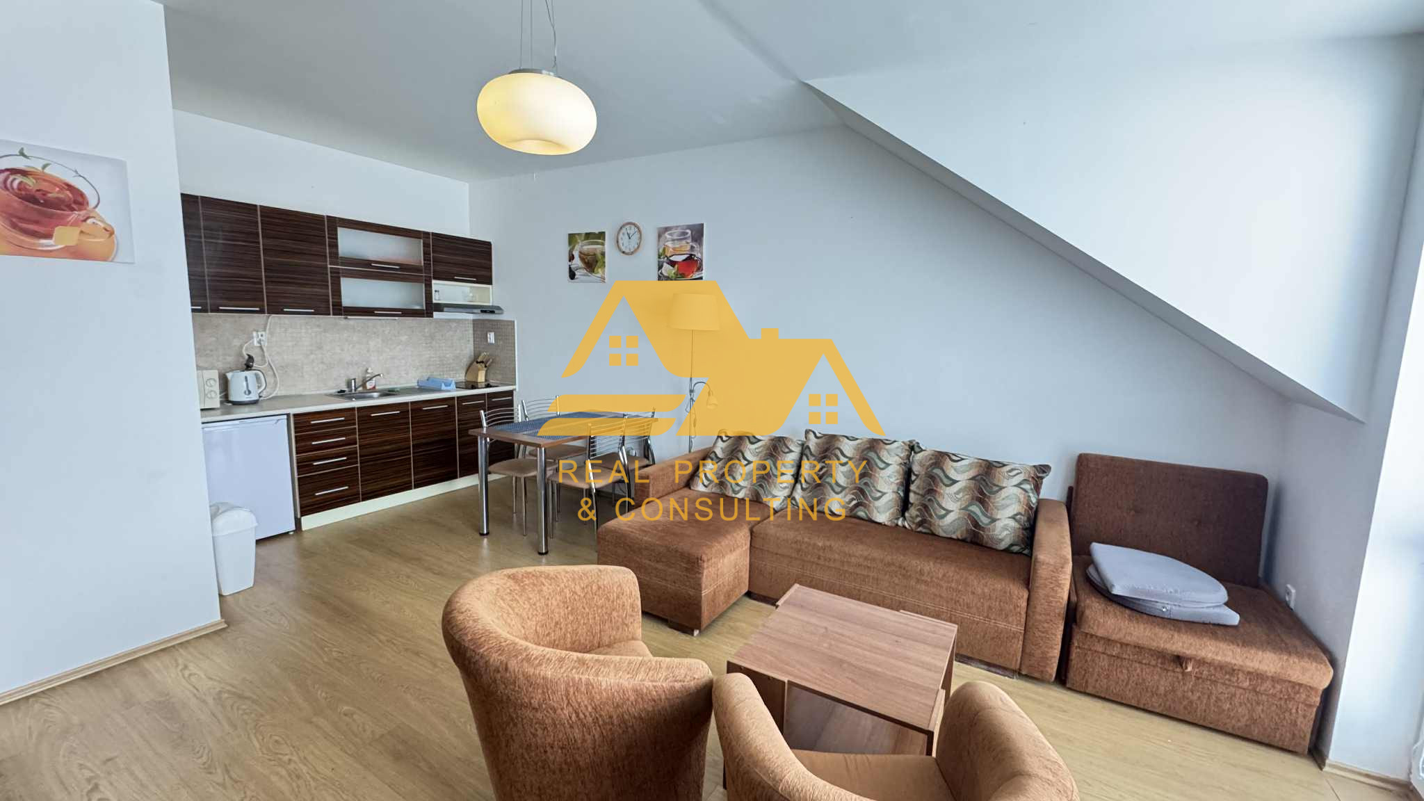 Predám veľký apartmán neďaleko kúpaliska v obci Podhájska – fotografia 2