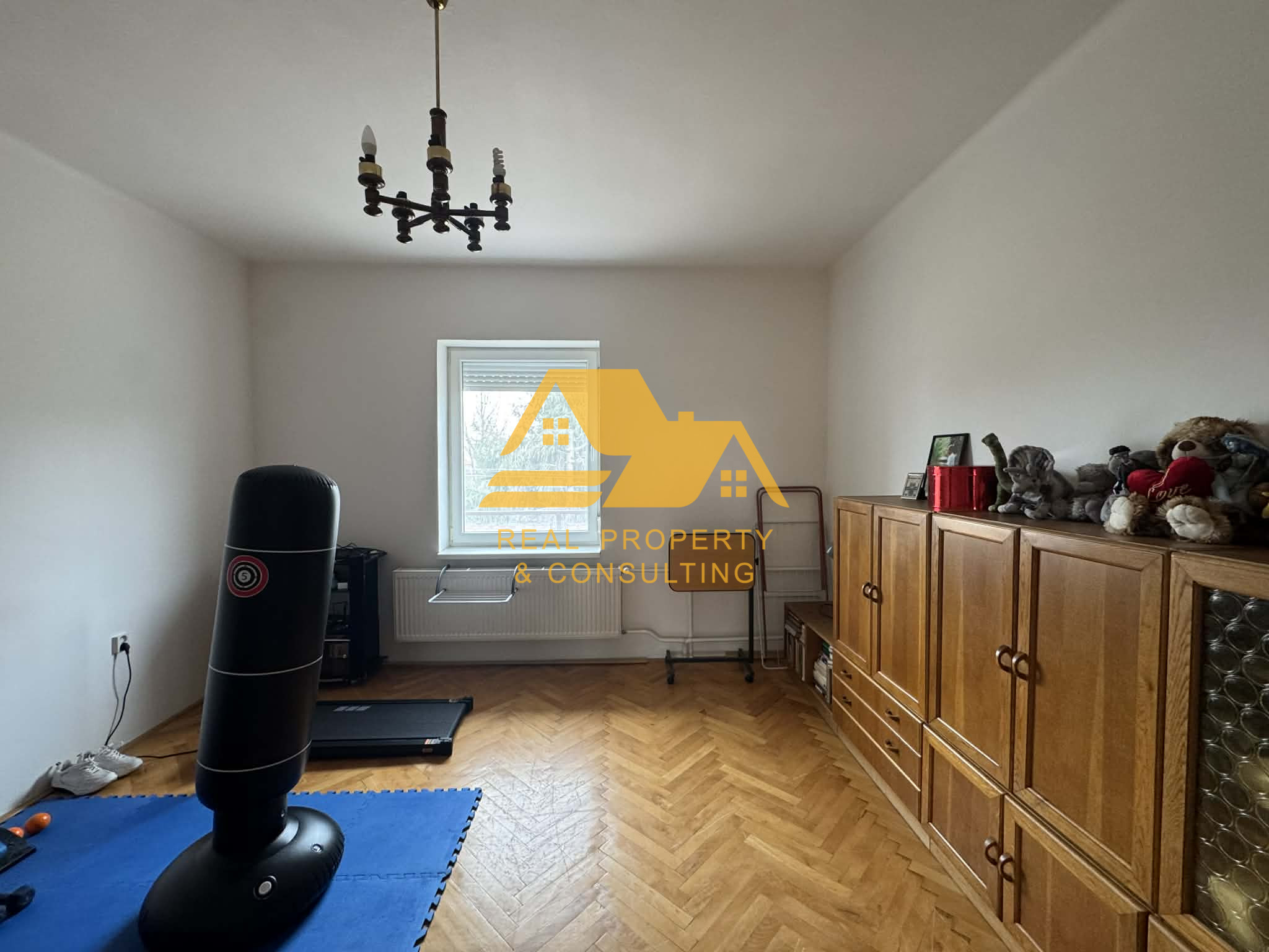Predám rodinný dom s garážou v obci Tvrdošovce – fotografia 9