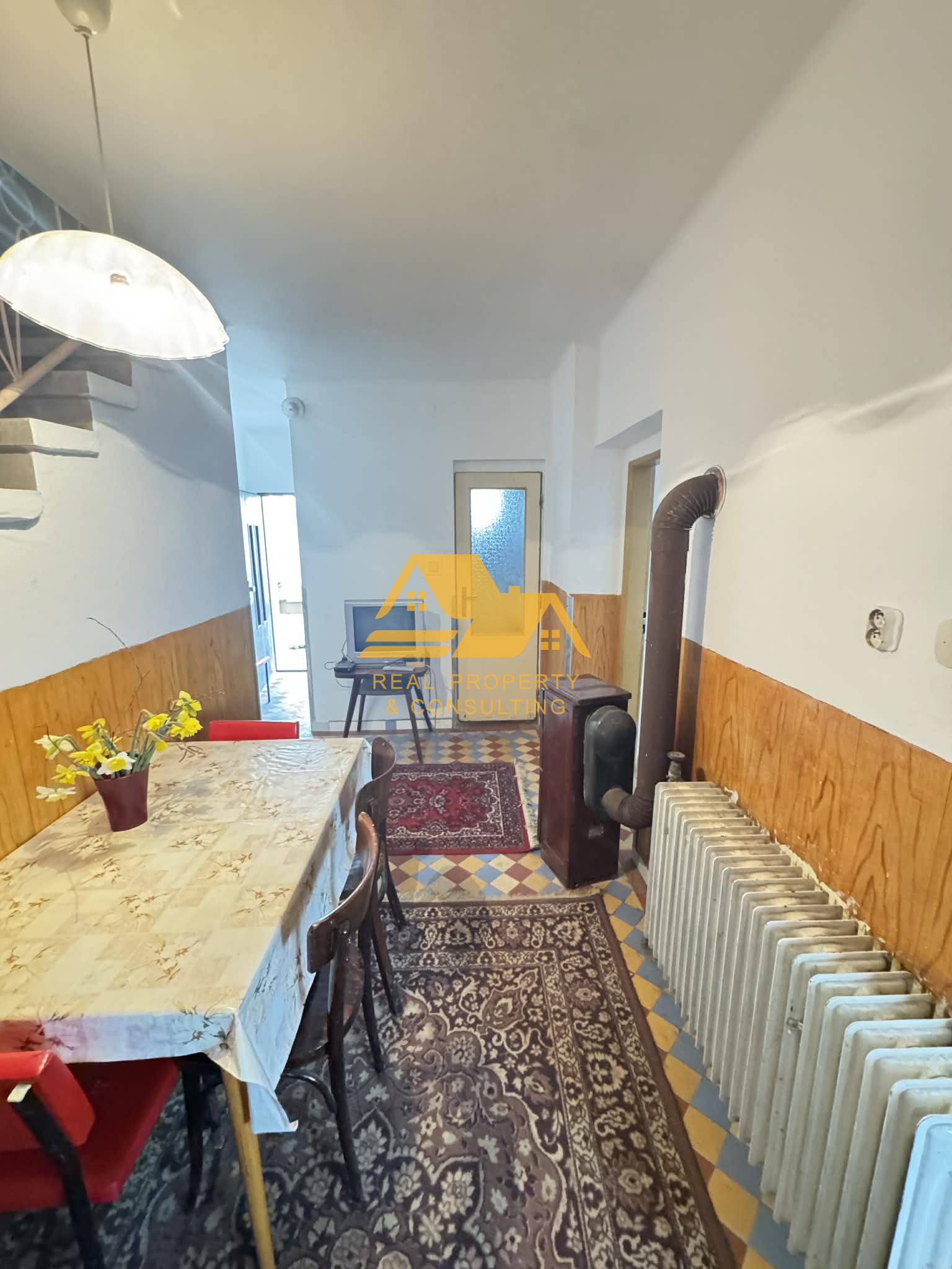 Exkluzívne! Predám rodinný dom s garážou v obci Bešeňov – fotografia 3