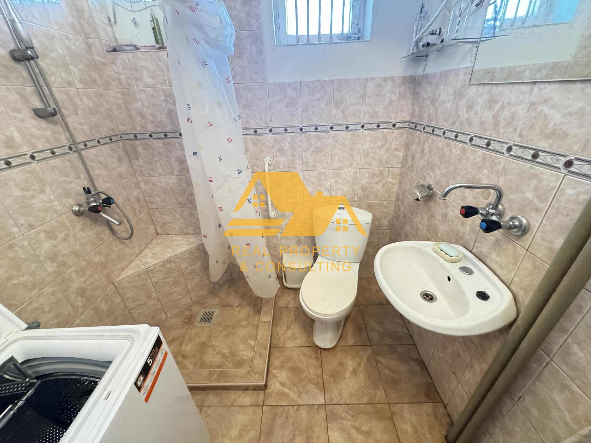 Exkluzívne! Predám rodinný dom s garážou v obci Bešeňov – fotografia 8