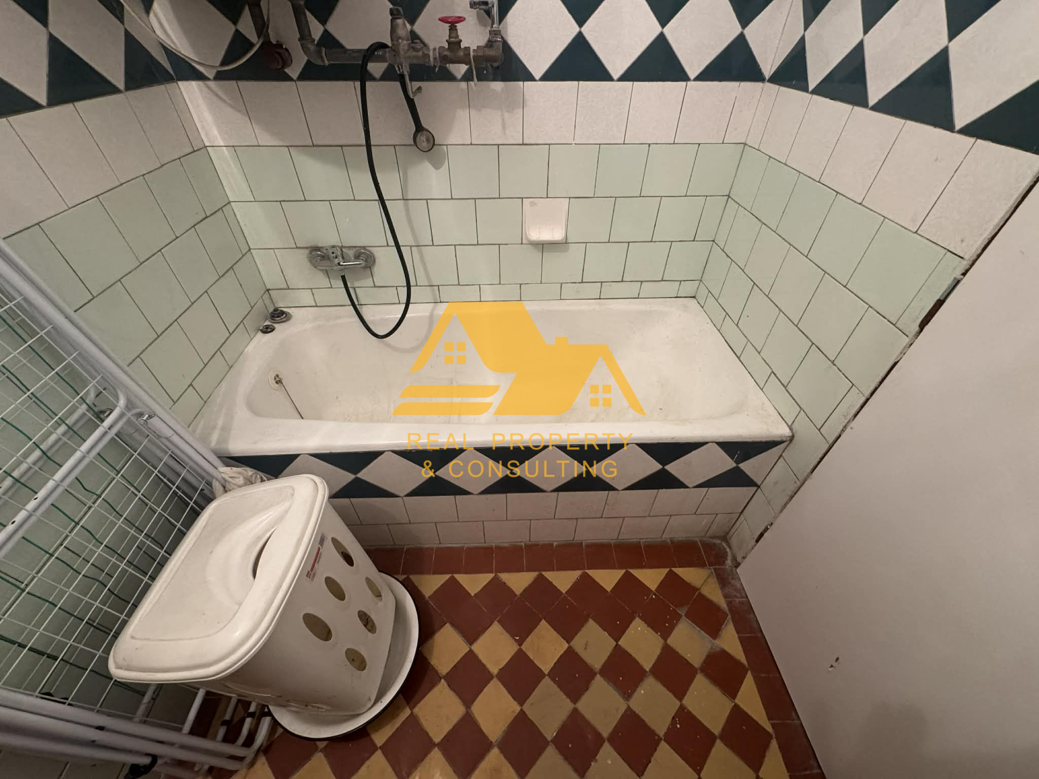 Exkluzívne! Predám rodinný dom s garážou v obci Bešeňov – fotografia 9