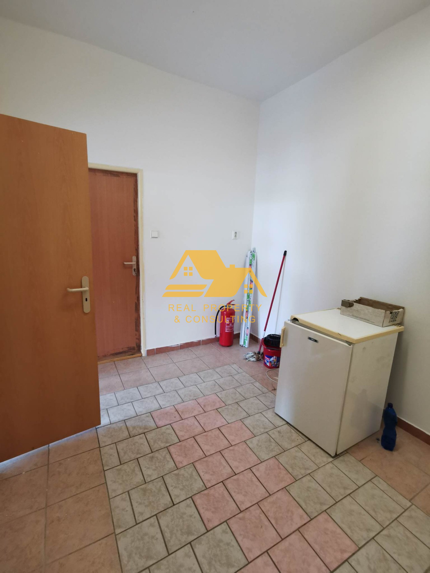 Prenajmem obchodný priestor v Nových Zámkoch – fotografia 4