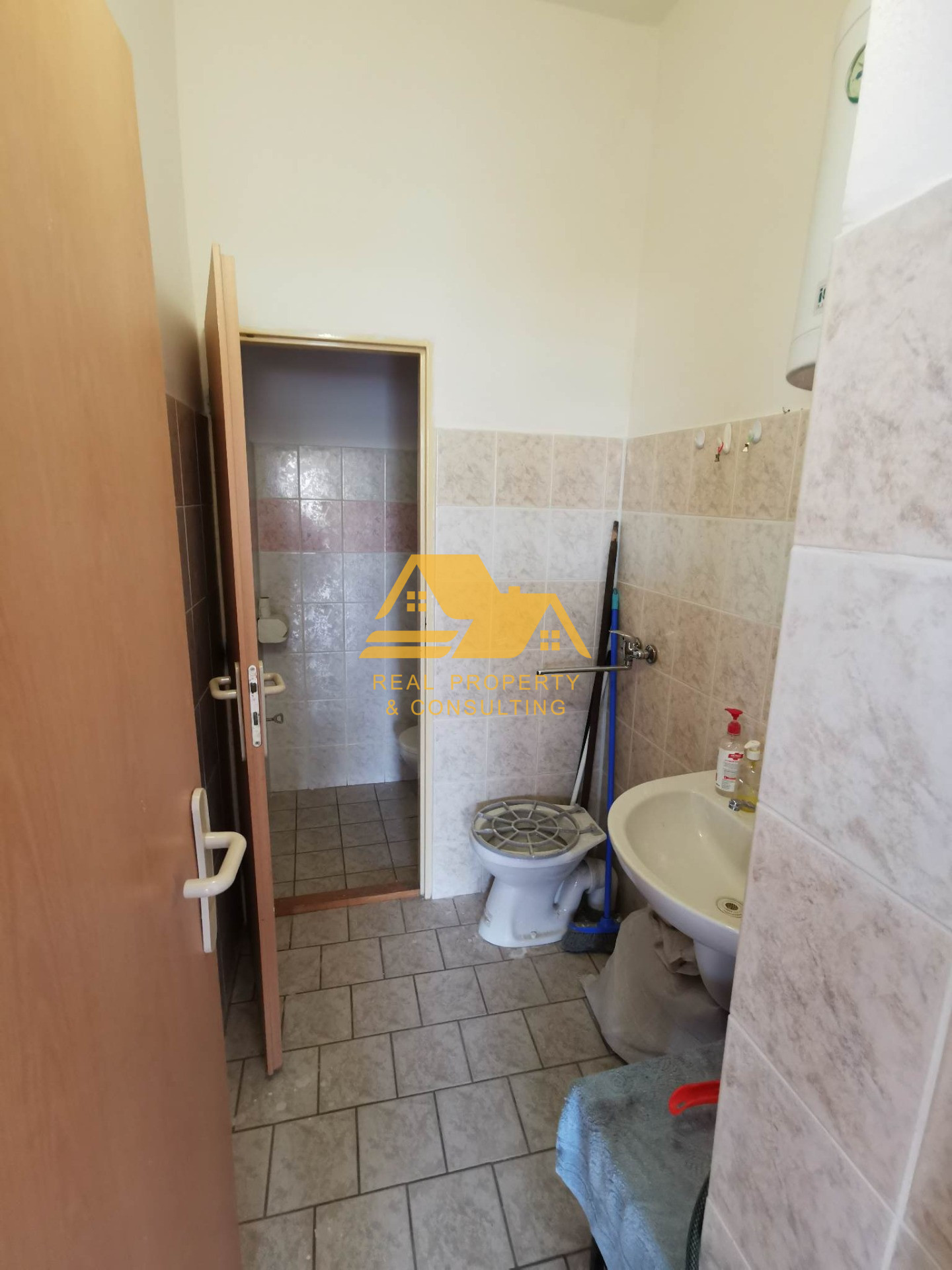 Prenajmem obchodný priestor v Nových Zámkoch – fotografia 5