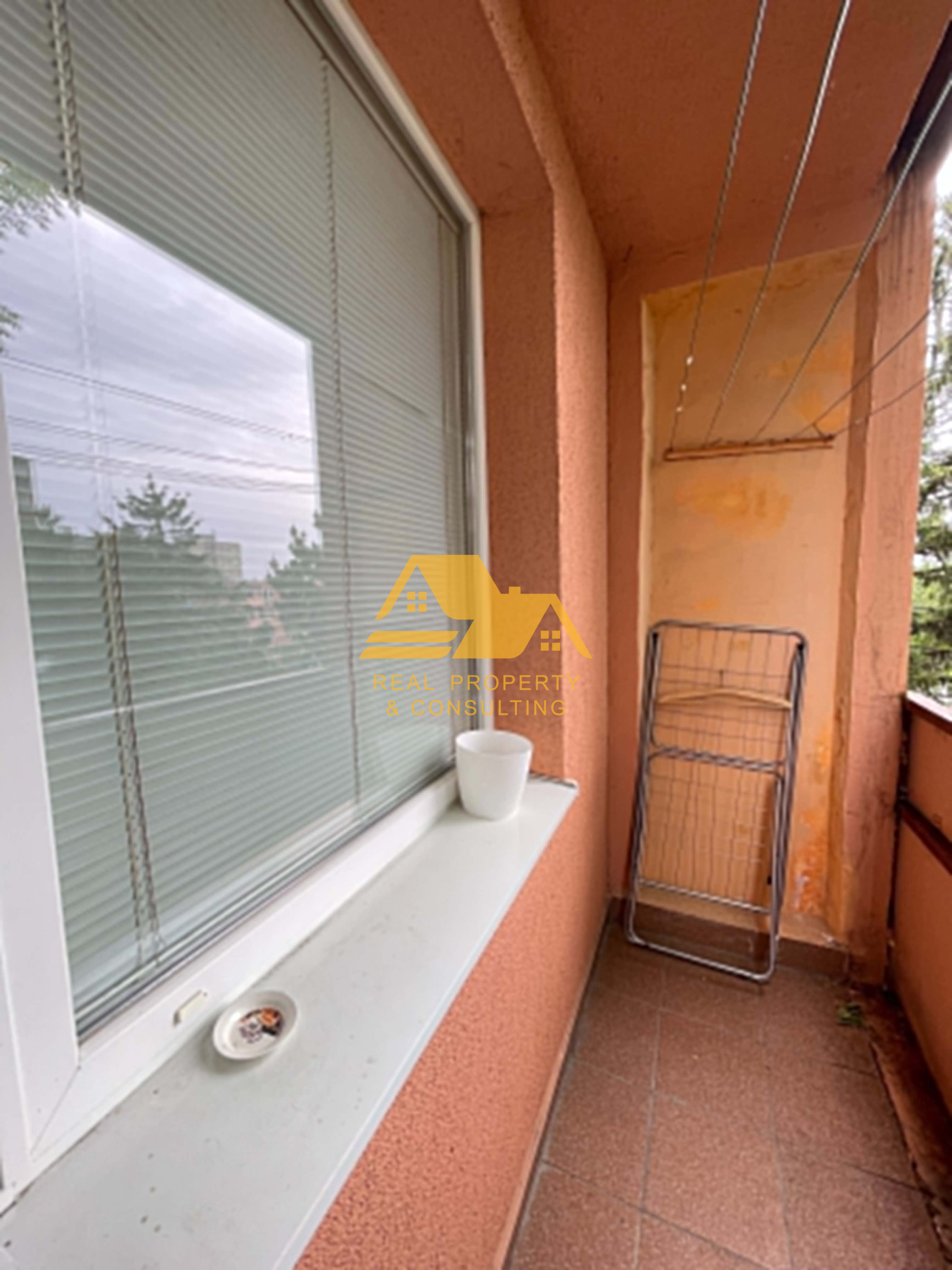 Prenajmem garzónku s balkónom neďaleko centra v Nových Zámkoch – fotografia 5