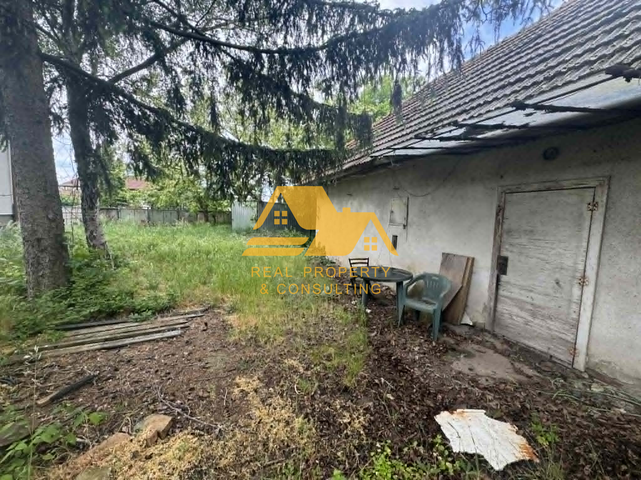 Exkluzívne! Predám rovinatý stavebný pozemok v centre obce Andovce – fotografia 4