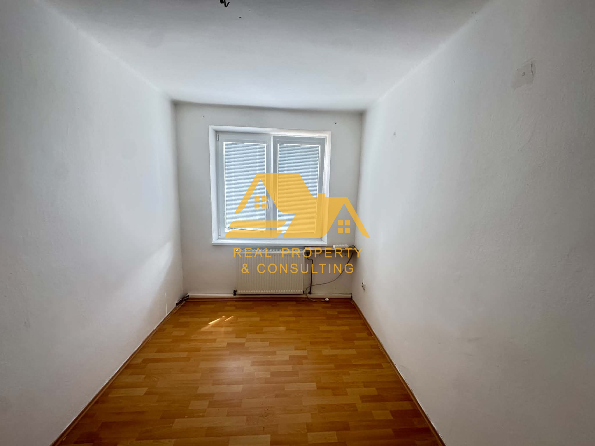 Exkluzívne! Predám 4 izbový byt na Mládežníckej ulici v Palárikove – fotografia 2