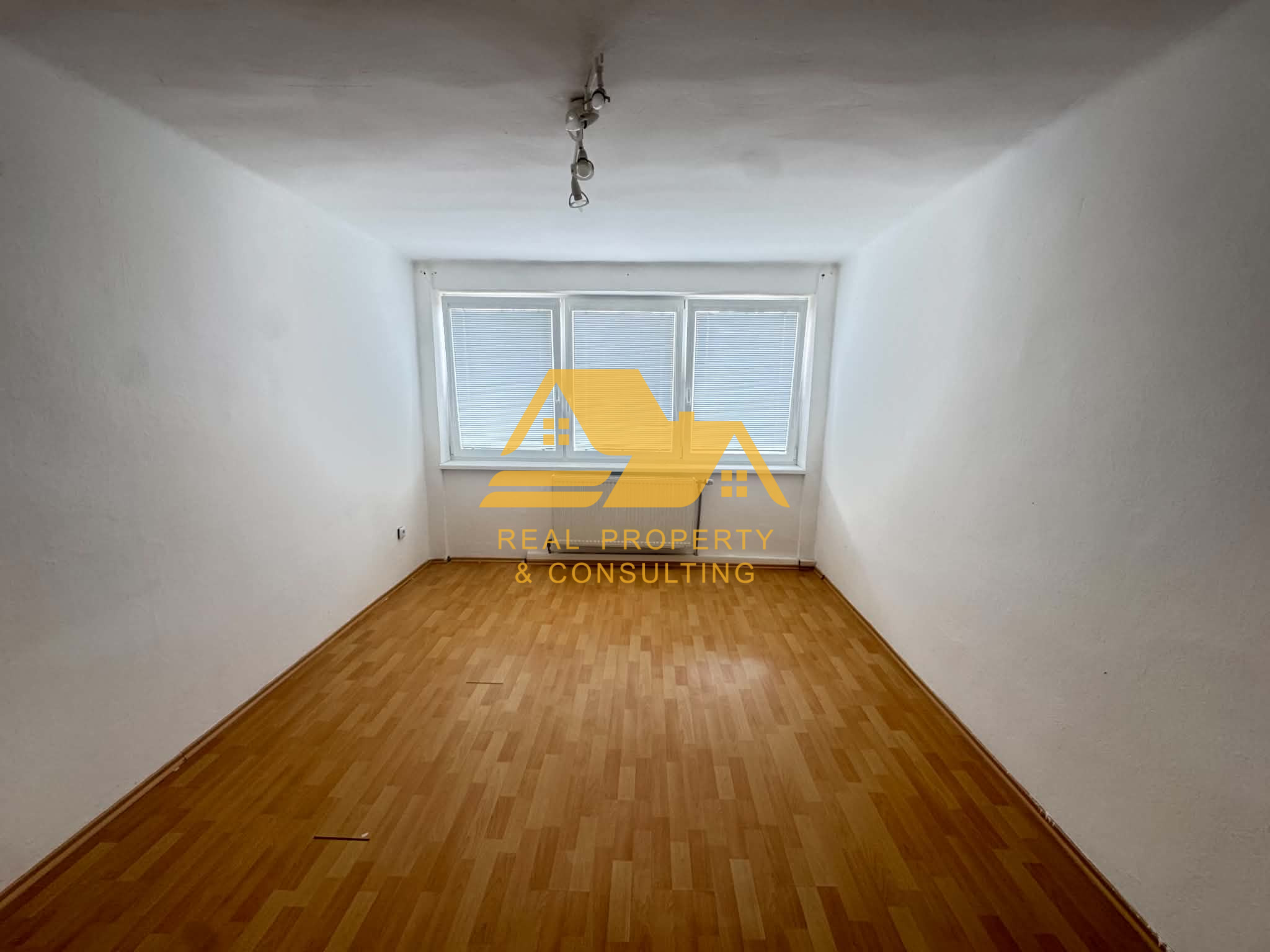 Exkluzívne! Predám 4 izbový byt na Mládežníckej ulici v Palárikove – fotografia 7