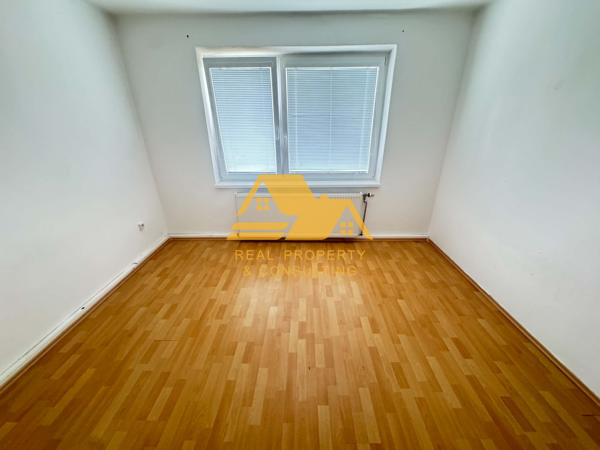 Exkluzívne! Predám 4 izbový byt na Mládežníckej ulici v Palárikove – fotografia 9