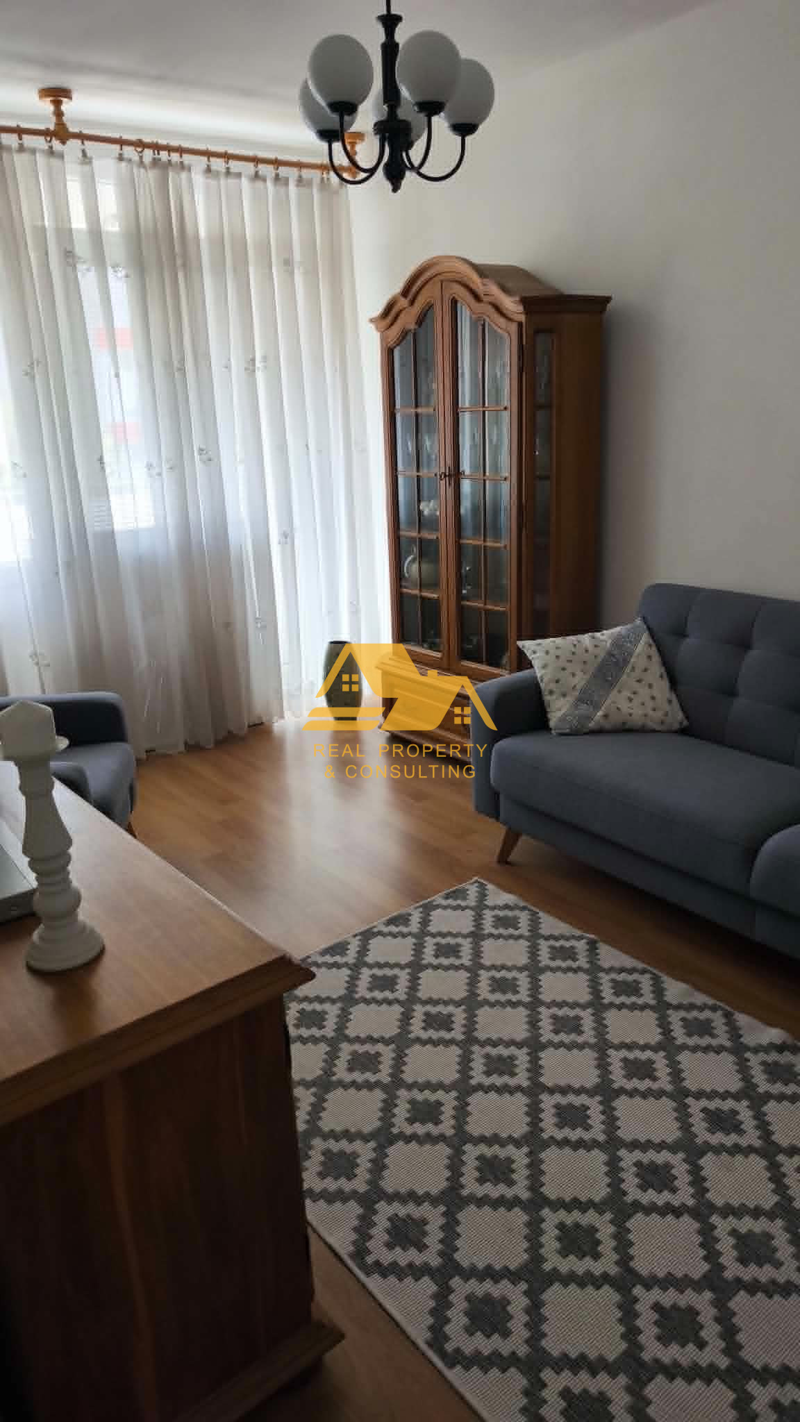 Predám prerobený 2 izbový byt s loggiou v Nových Zámkoch – fotografia 3