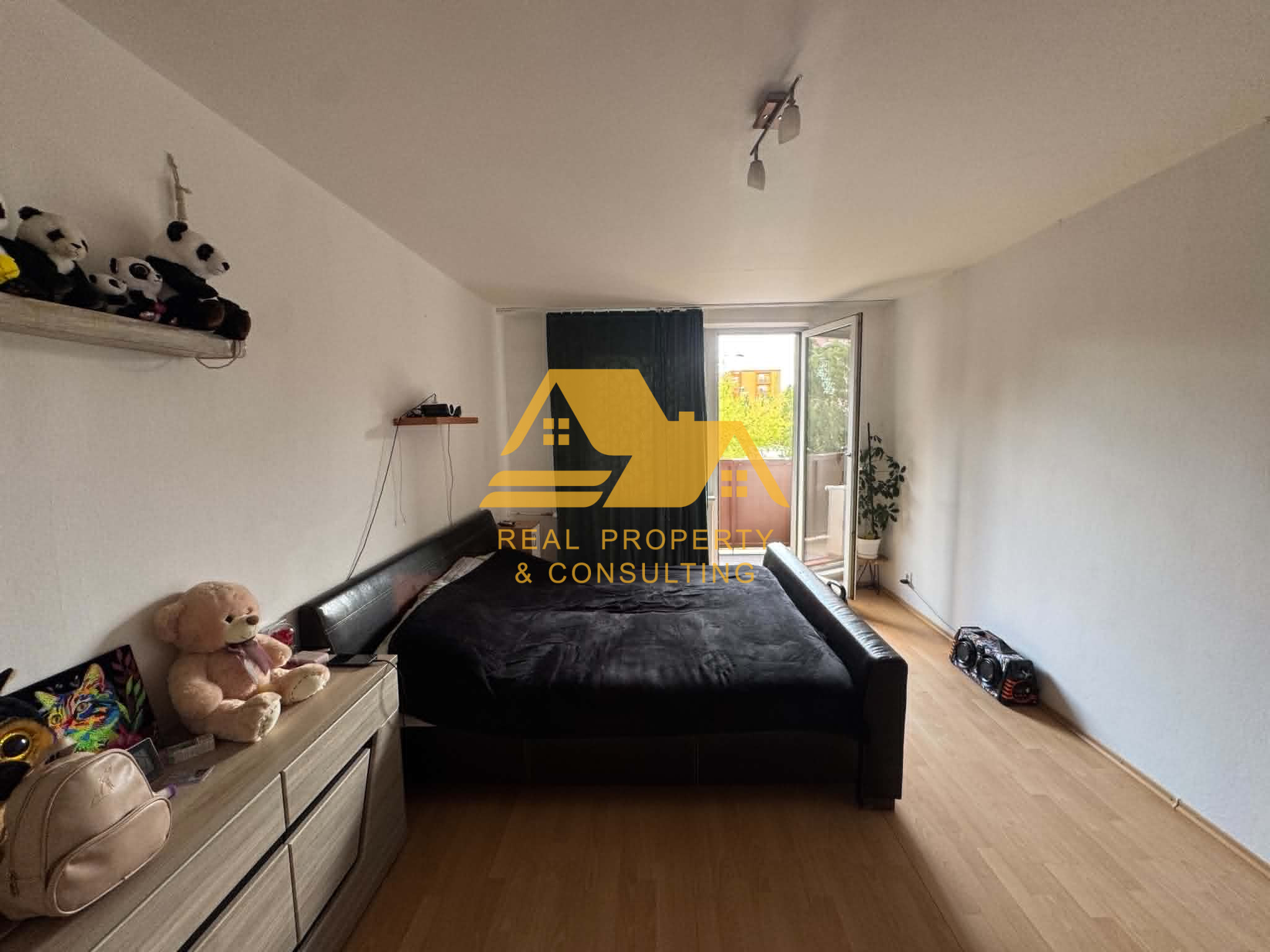 Exkluzívne!Predám 3 izbový byt s 2 balkónmi v Nových Zámkoch – fotografia 1