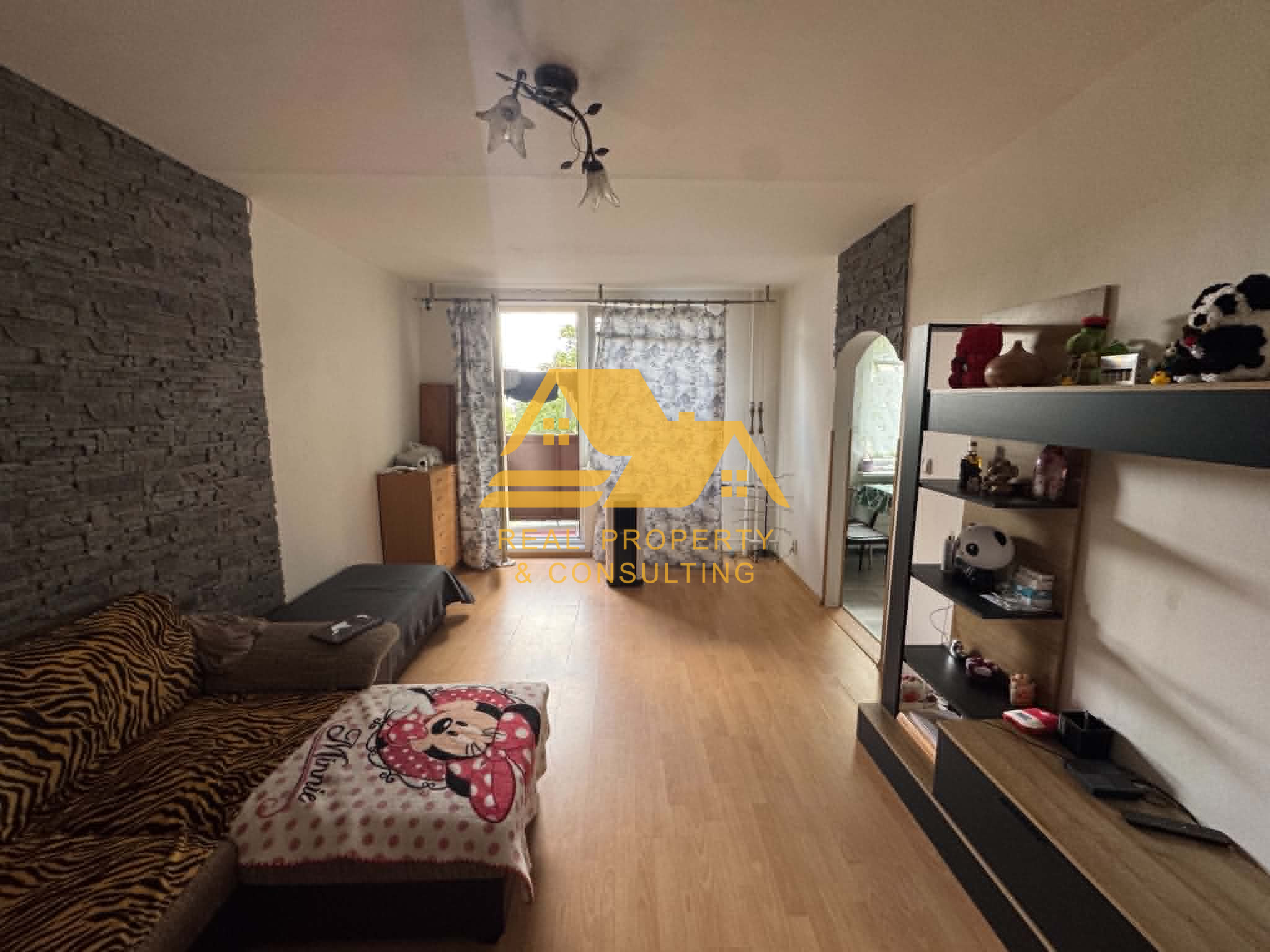 Exkluzívne!Predám 3 izbový byt s 2 balkónmi v Nových Zámkoch – fotografia 2