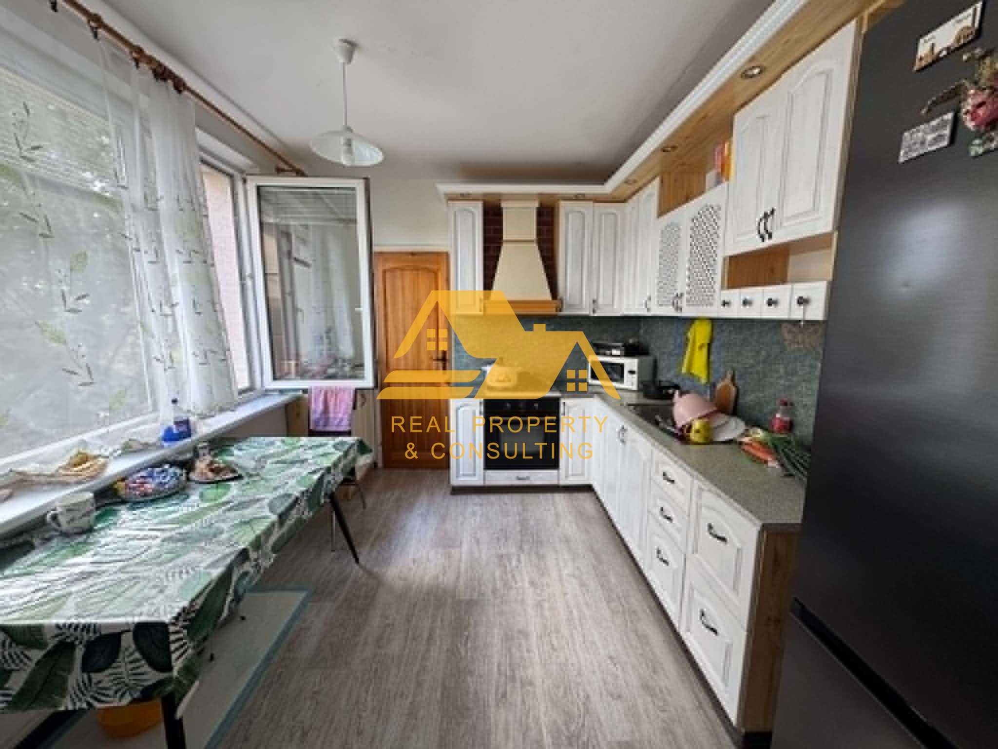 Exkluzívne!Predám 3 izbový byt s 2 balkónmi v Nových Zámkoch – fotografia 4