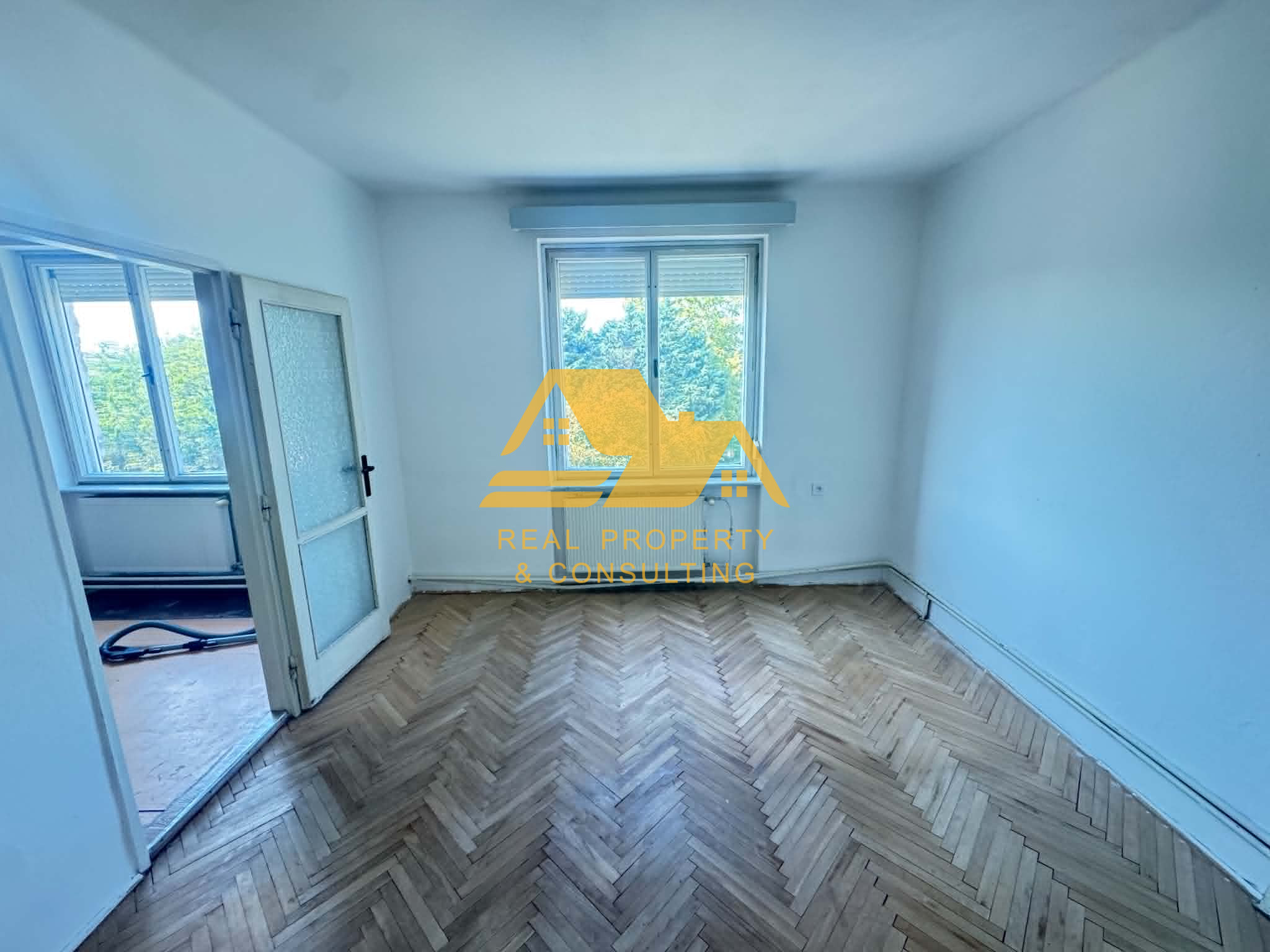Predám 2 izbový byt s garážou v centre mesta Nové Zámky – fotografia 1
