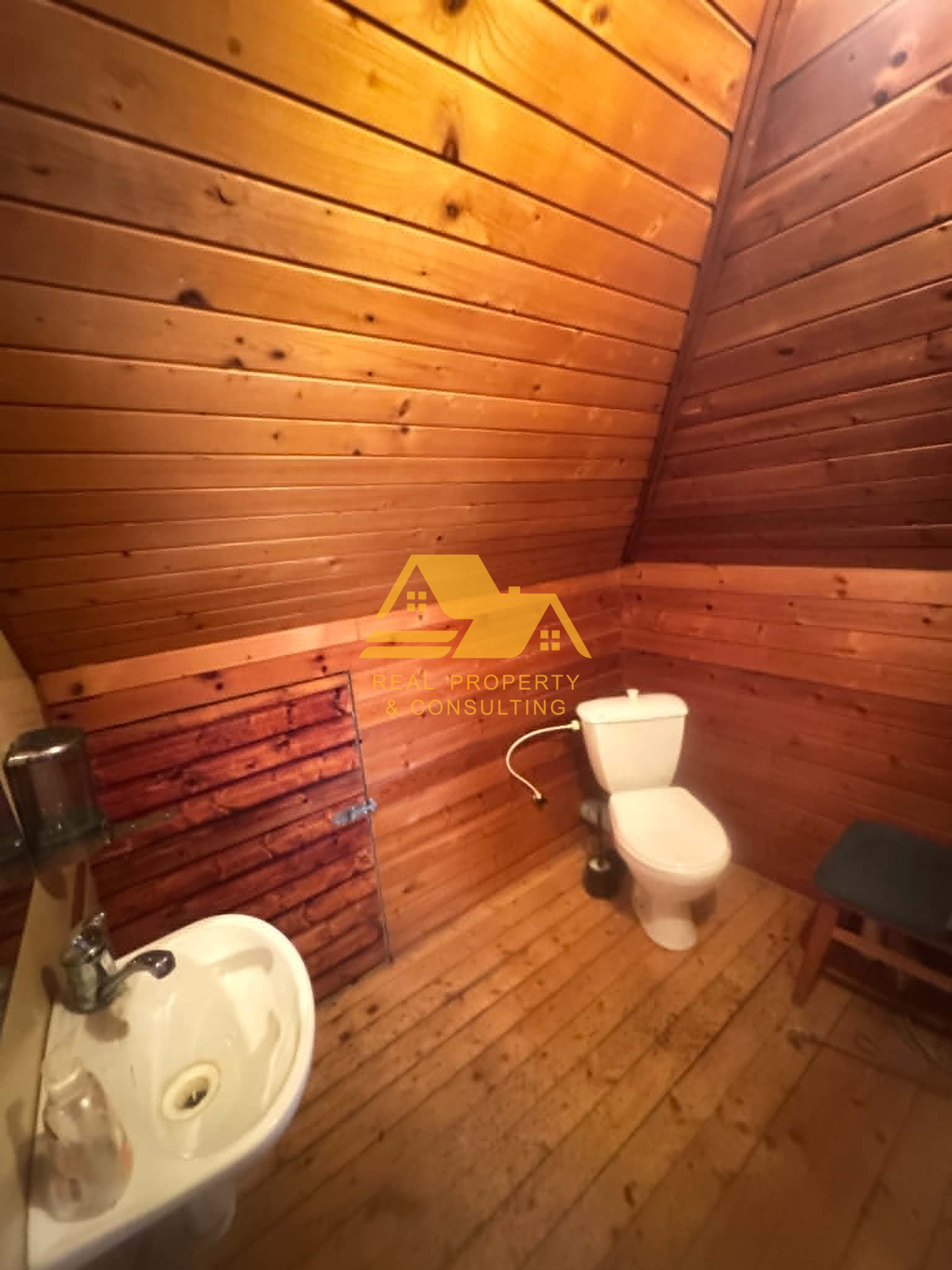 Predám budovu s obchodným duchom v centre Nových Zámkov – fotografia 6