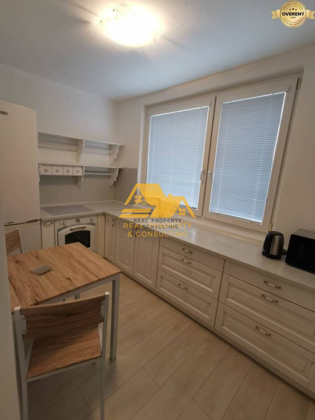 Prenajmem 2 izbový byt s balkónom v Nových Zámkoch – fotografia 1
