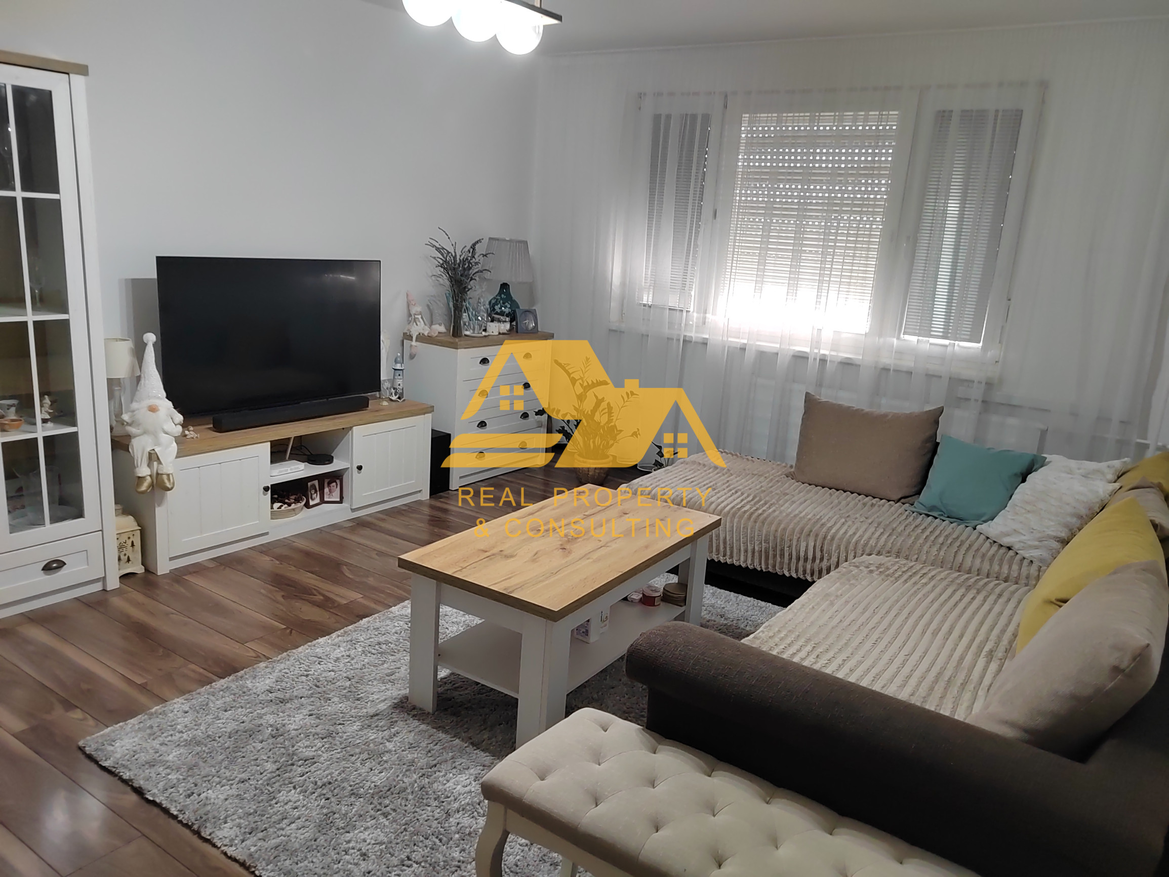 Predám pekný 2 izbový byt na sídlisku Juh v Nových Zámkoch – fotografia 1