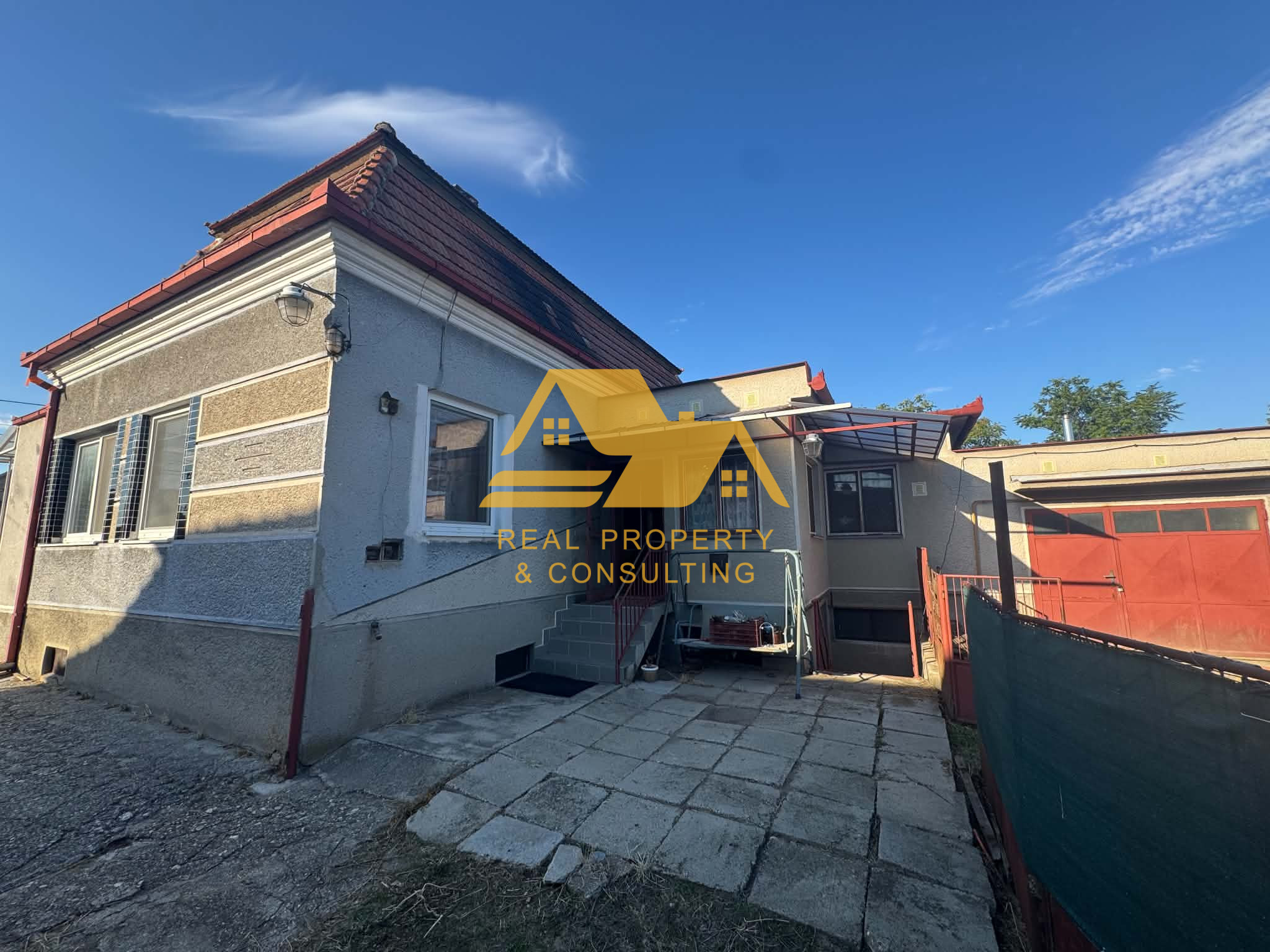 Predám dom s veľkým pozemkom vo Dvoroch nad Žitavou – fotografia 2