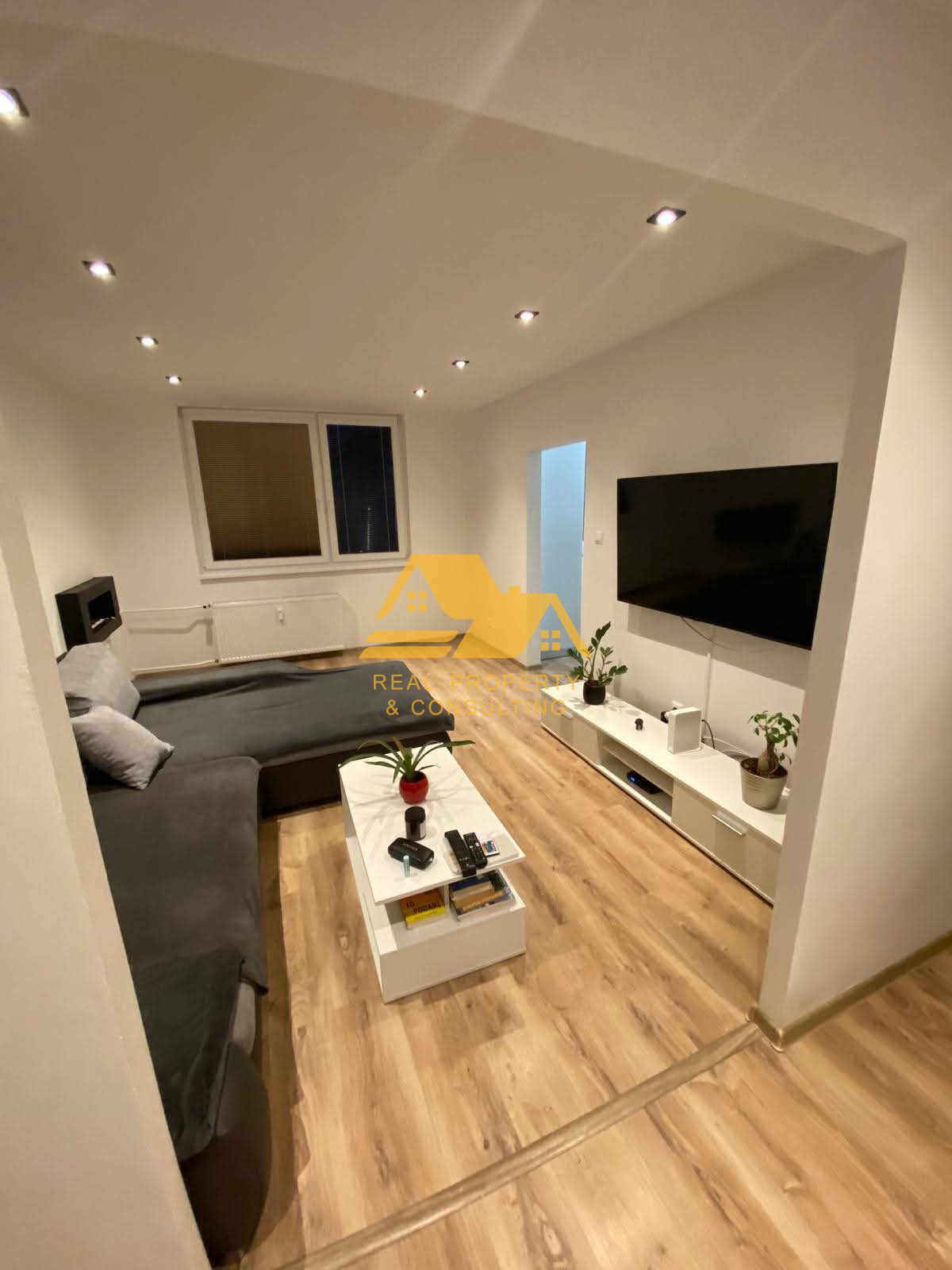 Prenajmem pekný 3 izbový byt s balkónom v Nových Zámkoch – fotografia 5