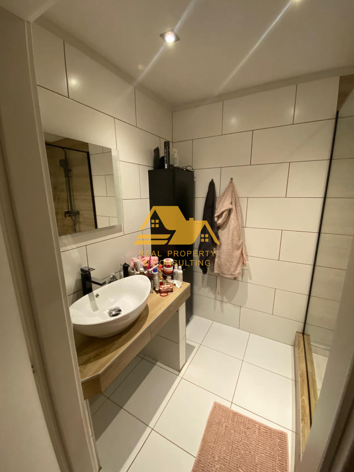 Prenajmem pekný 3 izbový byt s balkónom v Nových Zámkoch – fotografia 9