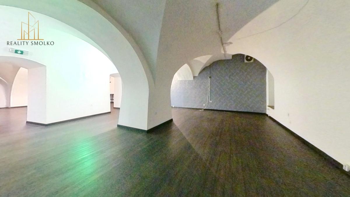 Exkluzívny prenájom priestorov pre kaviareň alebo vináreň – Hlavná ulica, Prešov – fotografia 1