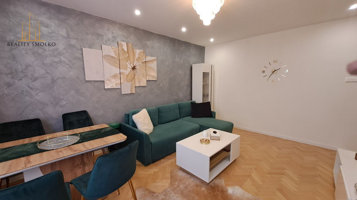 SÚRNE !!! Hľadáme pre konkrétneho  klienta 1,5 alebo 2-izbový byt  s balkónom v Humennom. – fotografia 1