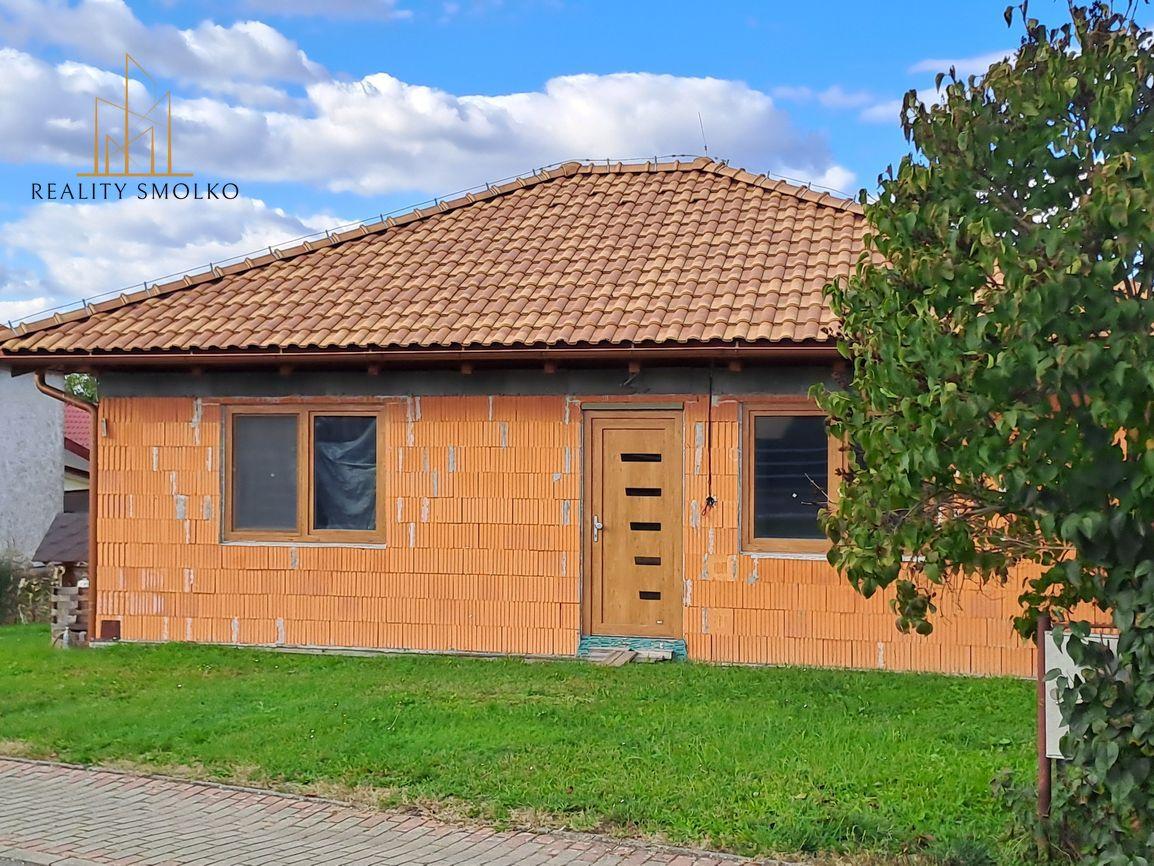 5 izbový murovaný dom + pozemok 4 500 m2 v obci Modrá nad Cirochou, okr. Humenné. – fotografia 1