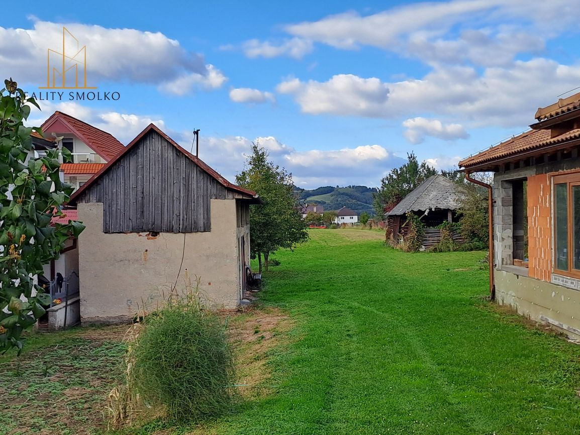 5 izbový murovaný dom + pozemok 4 500 m2 v obci Modrá nad Cirochou, okr. Humenné. – fotografia 3