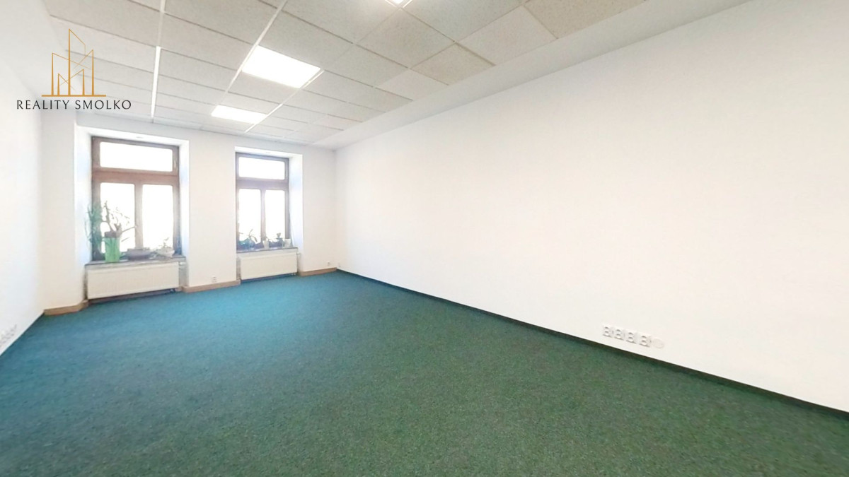 Prenájom komerčných priestorov v centre mesta Spišská Nová Ves – fotografia 1
