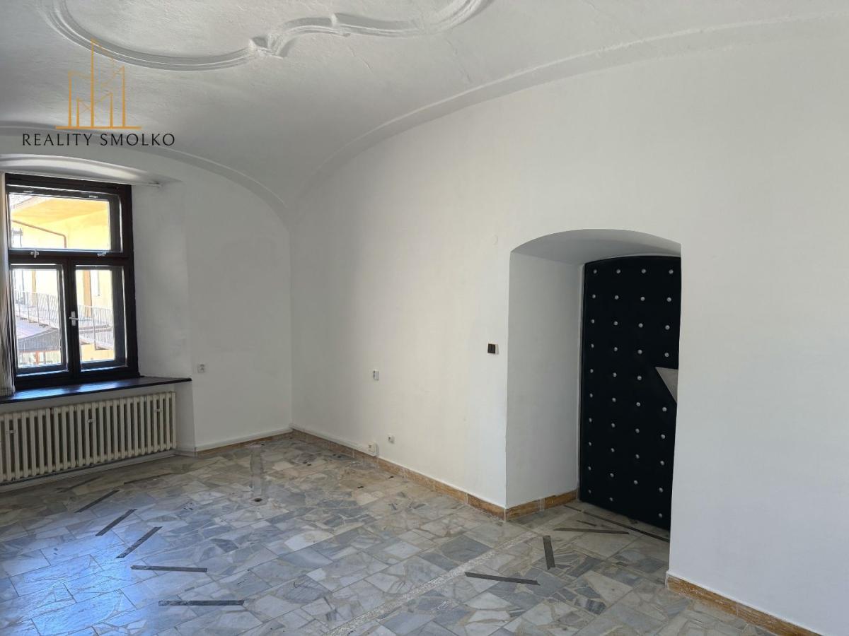 Exkluzívny prenájom kancelárskeho priestoru – historická budova, Hlavná ulica, Prešov – fotografia 1