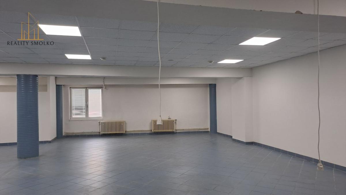 Obchodný priestor v centre mesta Humenné-prenájom – fotografia 3
