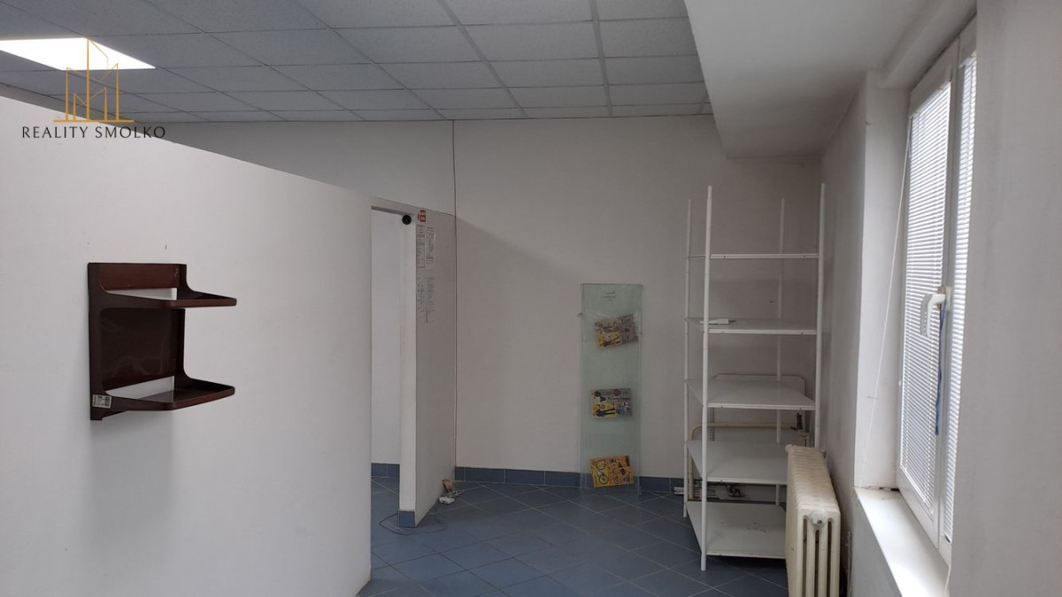 Obchodný priestor v centre mesta Humenné-prenájom – fotografia 7