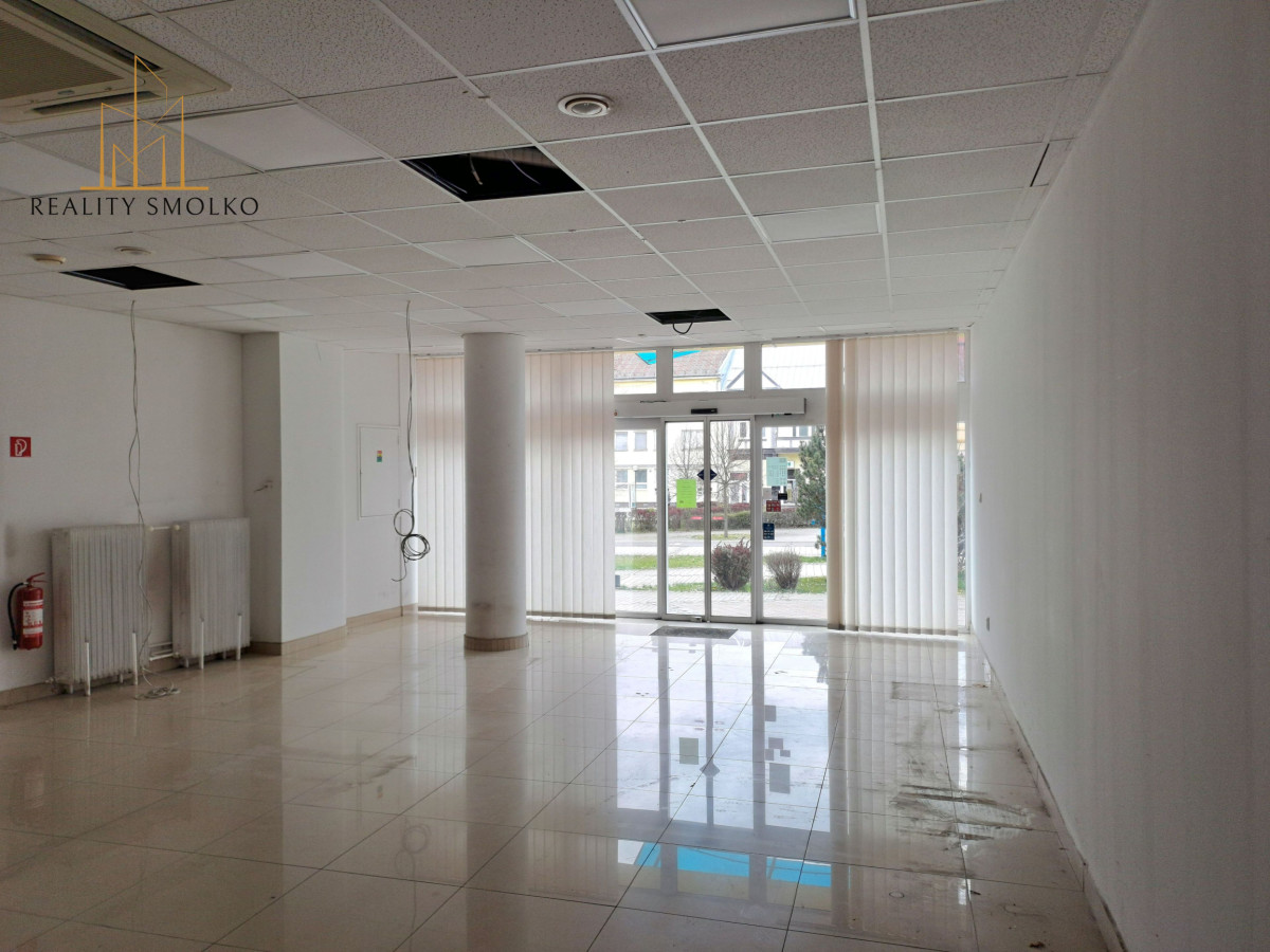 Na prenájom obchodný priestor v centre mesta Humenné. – fotografia 2