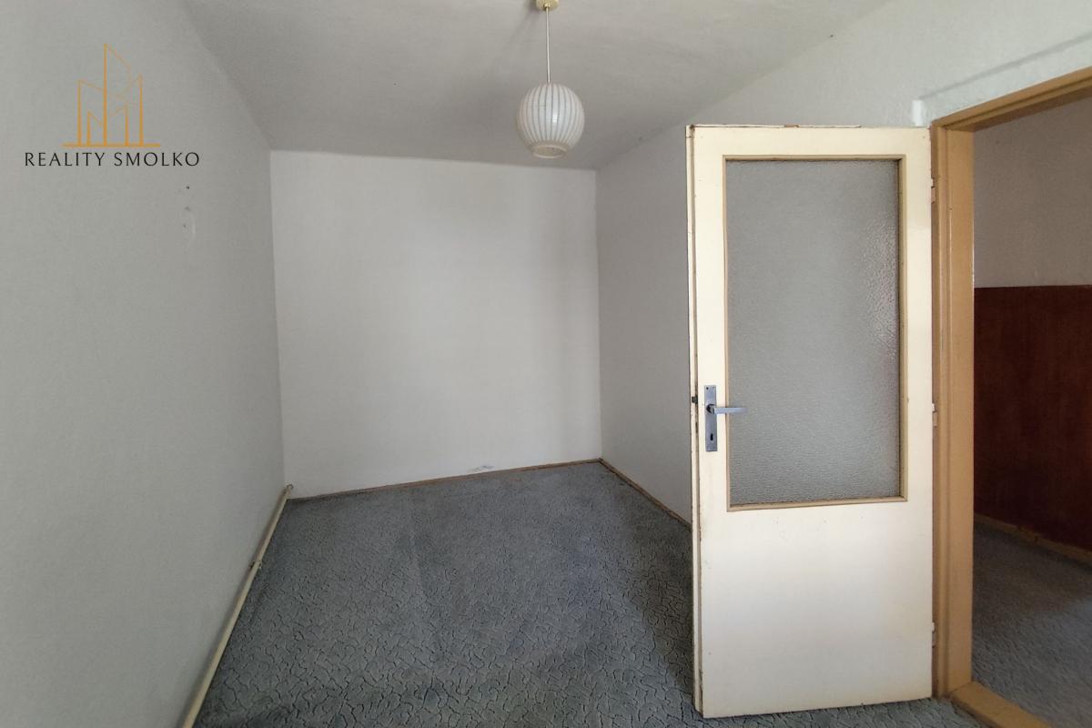 Na predaj - starší rodinný vidiecky dom v Miklušovciach – fotografia 7
