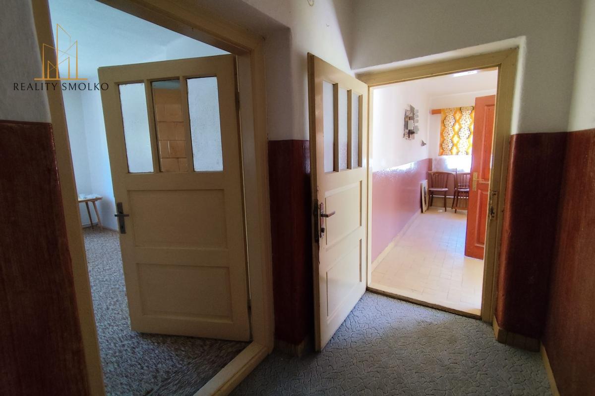 Na predaj - starší rodinný vidiecky dom v Miklušovciach – fotografia 8
