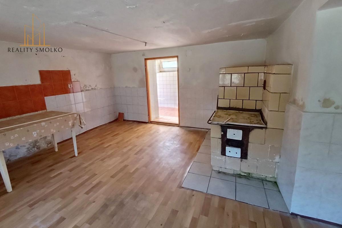 Na predaj - starší rodinný vidiecky dom v Miklušovciach – fotografia 9